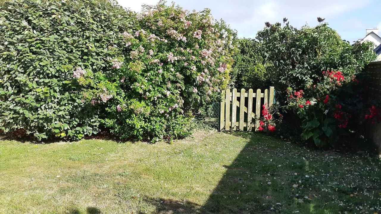 Holiday home Gite De Kervao, Hortensias Avec Jardin Privatif, Plage 700 M Ploudalmezeau